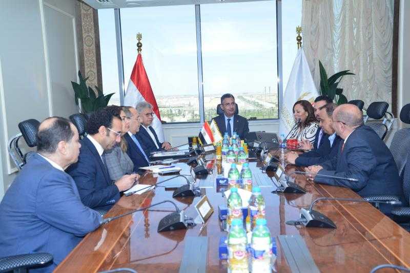 وزير التموين يلتقي وفد ”ليبتون” لتعزيز التعاون بين القطاعين العام والخاص
