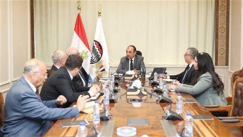وزير قطاع الأعمال العام يلتقي رئيس ”تكنيب إنرجيز” الإيطالية لبحث فرص التعاون المشترك