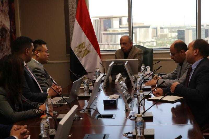 وزير الكهرباء يلتقي شركة صينية لتوطين تكنولوجيا تصنيع بطاريات تخزين الطاقة