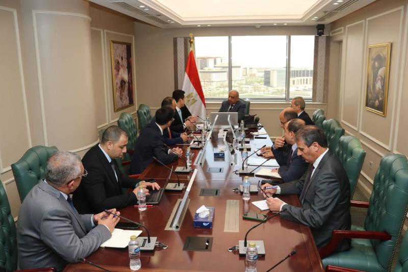 وزير الكهرباء يبحث مع شركة هواوي الصينية سبل دعم وتعزيز التعاون بمجالات الطاقة المتجددة