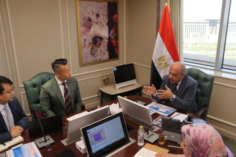 وزير الكهرباء يبحث مع مسئولي شركة ستيت جريد الشراكة والتعاون فى مجالات الطاقة المتجددة