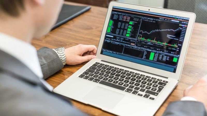 كيف تربح في مسابقات التداول؟ دليل استراتيجيات منصة تريديايتورز