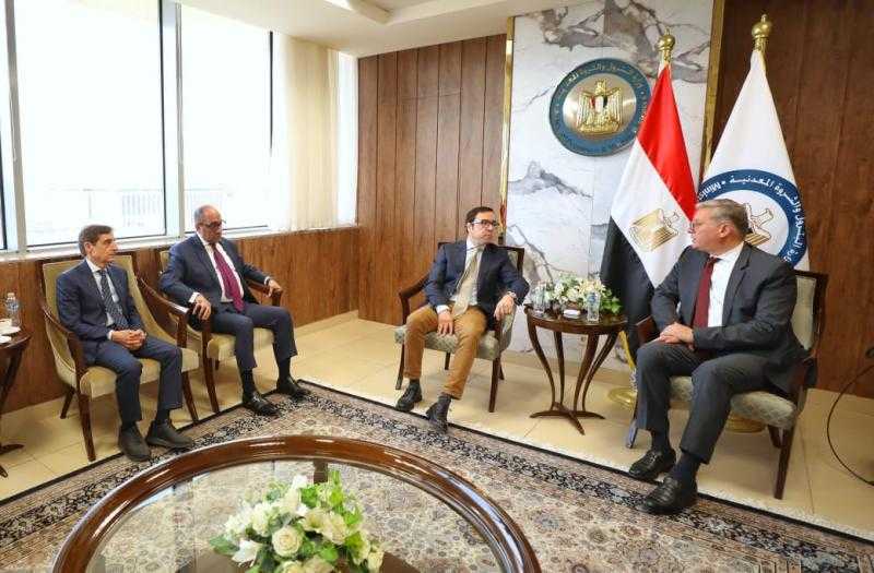 اجتماع بين وزير البترول و“شارد كابيتال” لمتابعة تطورات العمل بمجمع البحر المتوسط للبتروكيماويات في العلمين