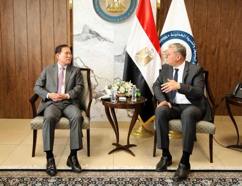 وزير البترول يناقش مع وفد كوري الفرص الاستثمارية المتاحة