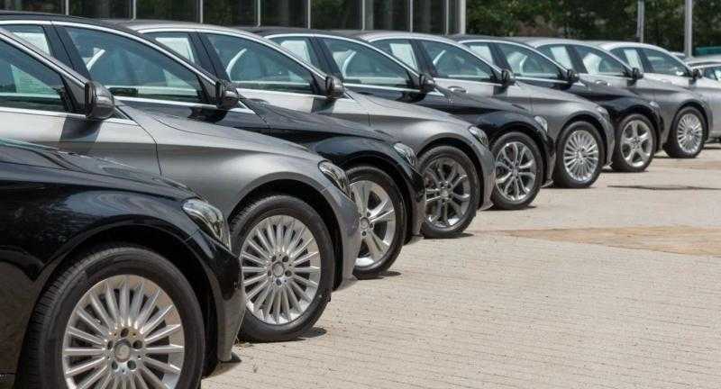 أسعار السيارات في الكويت: تنوع الخيارات بين الفخامة والاقتصاد