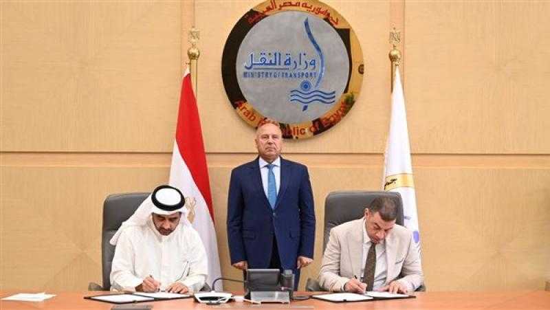 يضم 100 سيارة.. وزير الصناعة يشهد توقيع عقد ترخيص شركة جرين فالي لخدمات السيارات الكهربائية