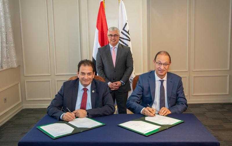 باستثمارات 1.7 مليون دولار.. رئيس «اقتصادية القناة» يشهد توقيع مشروع لإنتاج مواد التعبئة والتغليف