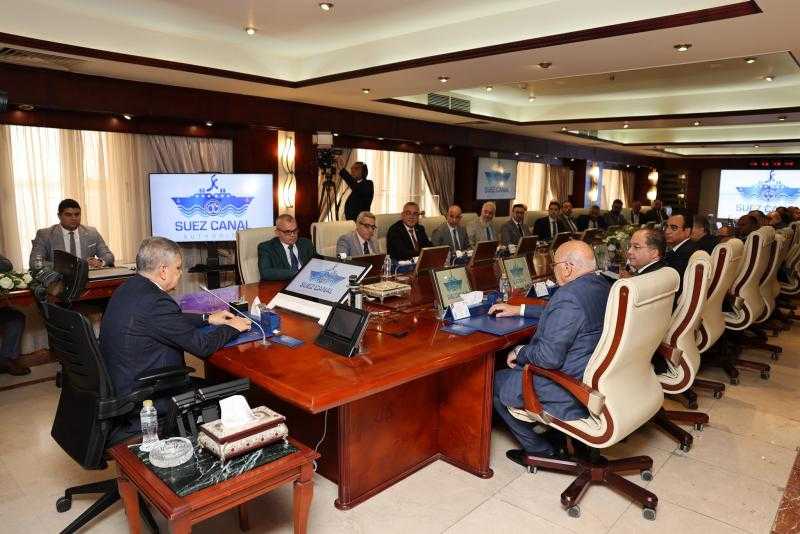 ”ربيع” يجتمع بممثلي 25 خط وتوكيل ملاحي لبحث خطط الإبحار في قناة السويس