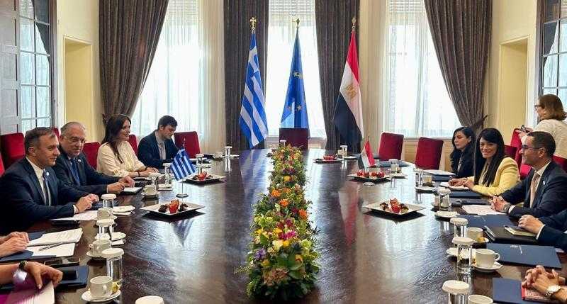 مصر واليونان تبحثان تعزيز العلاقات الاقتصادية والاستثمارية