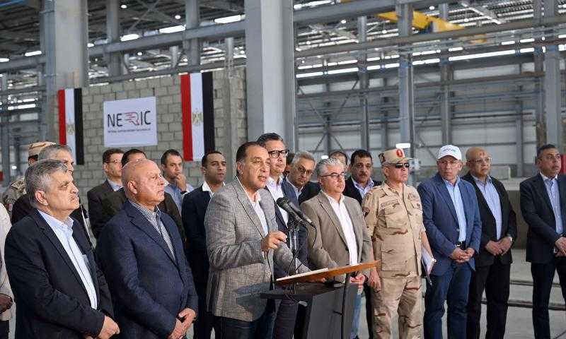 رئيس الوزراء: نستهدف تعميق صناعة العربات الخاصة بالسكك الحديدية