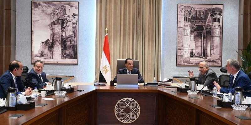 رئيس الوزراء يتابع خطة توفير المنتجات البترولية لتشغيل محطات الكهرباء خلال الصيف