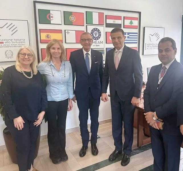 وزير الزراعة يبحث مع ”معهد سيام باري” تعزيز التعاون بمجال البحث العلمي
