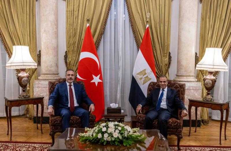 وزير الخارجية يتطلع إلى تعزيز الاستثمارات التركية في مصر