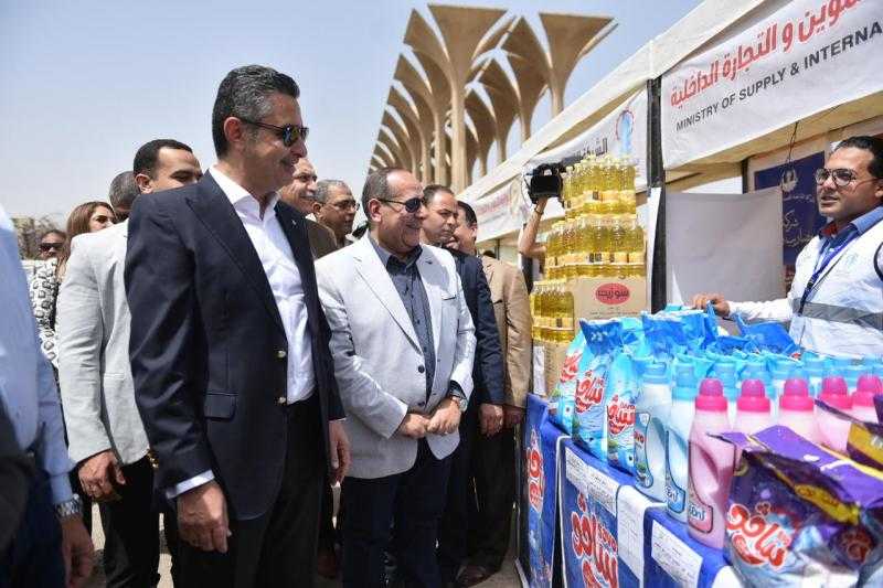 وزير التموين ومحافظ القاهرة يفتتحان سوق اليوم الواحد بمدينة نصر| صور
