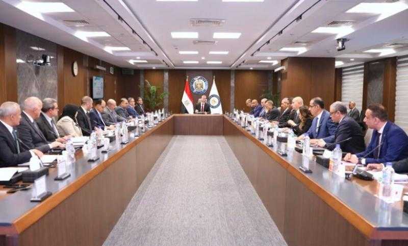 وزير البترول يوجه بضرورة وضع خطط مستقبلية لمهمات الحفر لاستغلال الطاقات الإنتاجية