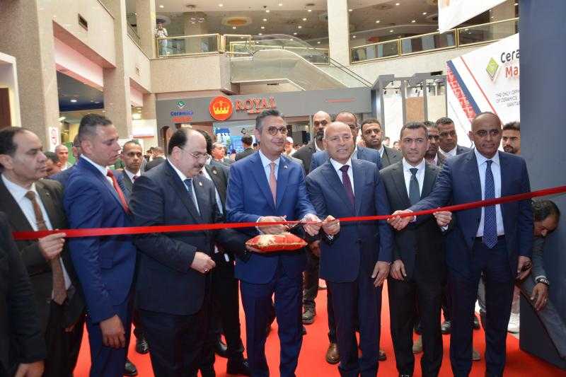وزير التموين ومحافظ القاهرة يفتتحان معرض ”سيراميكا ماركت”| صور