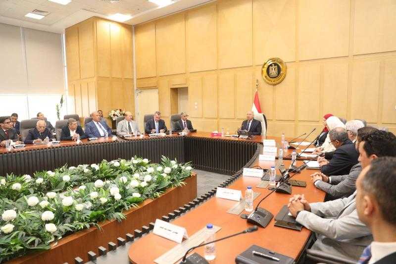 خلال لقاء مع منتجي الحديد.. وزير الصناعة: الحكومة بصدد طرح عدد من رخص إنتاج خام البليت