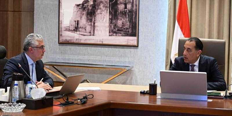”جمال الدين” يستعرض عددًا من المشروعات التي تعاقدت عليها ”اقتصادية قناة السويس” مؤخرًا