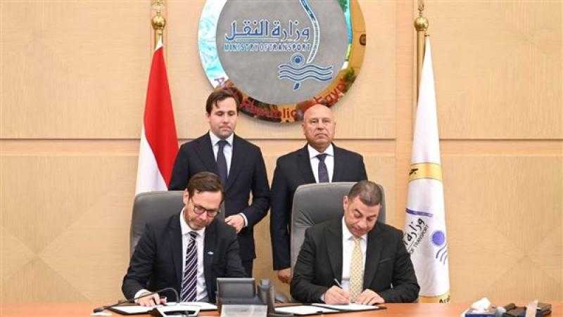 وزير الصناعة ووزير التجارة الخارجية السويدي يشهدان توقيع خطاب نوايا لدعم القدرات ونقل الخبرات بالنقل العام