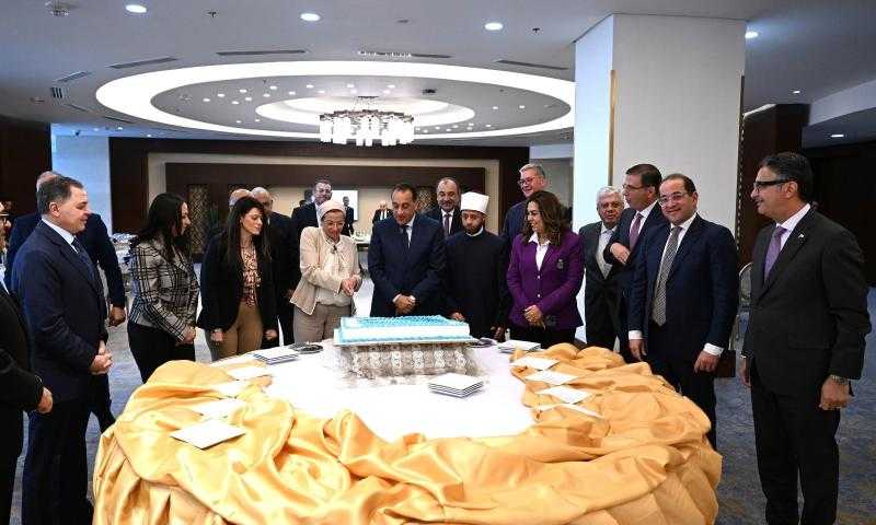 مجلس الوزراء يحتفل باختيار وزيرة البيئة الأمين التنفيذي لاتفاقية الأمم المتحدة لمكافحة التصحر
