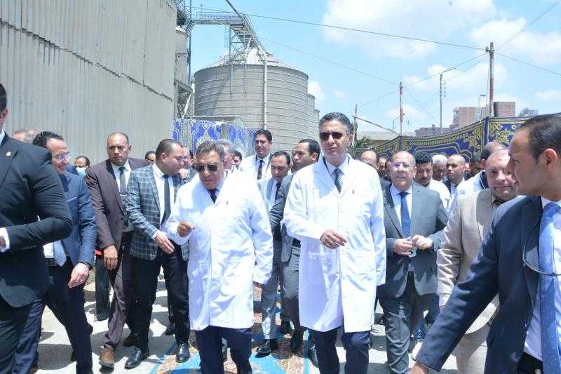وزير التموين يتفقد صومعة ومطحن سندوب خلال جولته بالمنصورة| صور