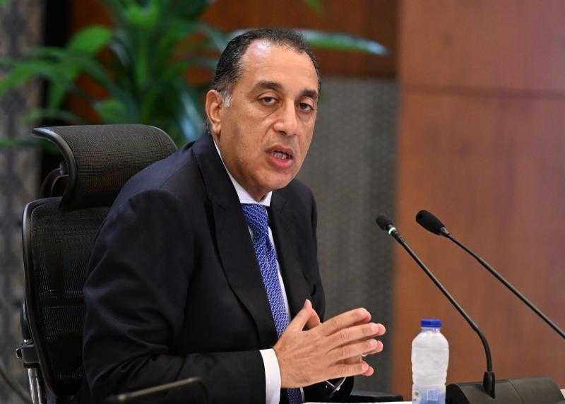رئيس الوزراء يتابع خطط وإجراءات التوسع في مشروعات تحلية مياه البحر