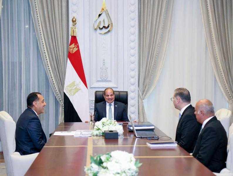 الرئيس السيسي يضطلع على جهود تأمين احتياجات المواطنين من المنتجات البترولية