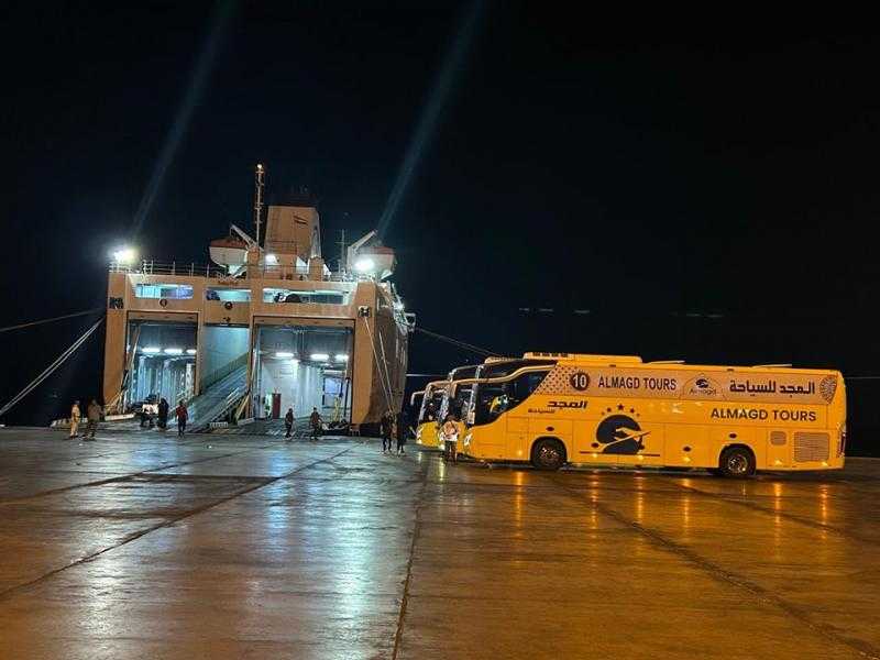 ميناء نويبع يستقبل 132 حاجًا و3 باص حج على متن العبارة ”سينا”