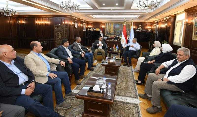 وزير الإسكان ومحافظ الإسكندرية يبحثان عددًا من المشروعات المشتركة