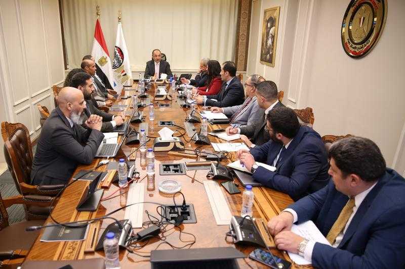 وزير قطاع الأعمال العام يؤكد أهمية تطوير البنية الرقمية وتعزيز كفاءة الإدارة والتشغيل داخل الشركات