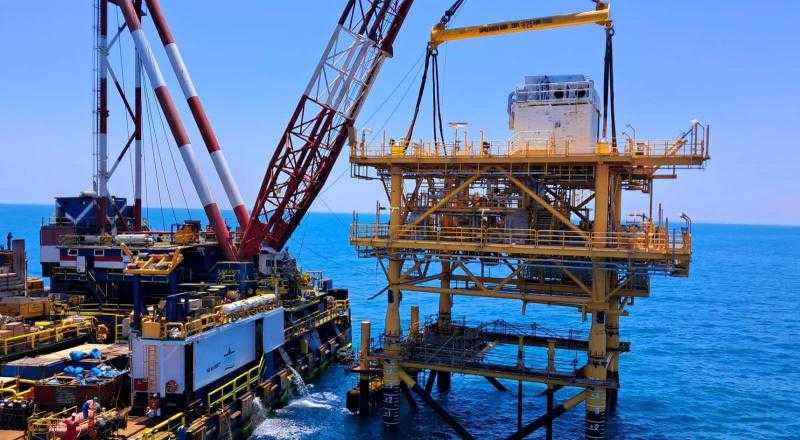 تركيب المنصة البحرية WEB OFFSHORE بمشروع تنمية حقل غاز غرب البرلس