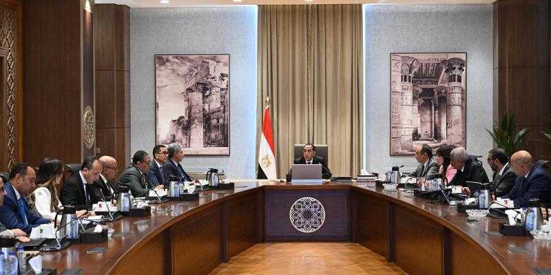 ضمن برنامج الطروحات.. رئيس الوزراء يُتابع خطط تطوير 7 فنادق تاريخية في مصر