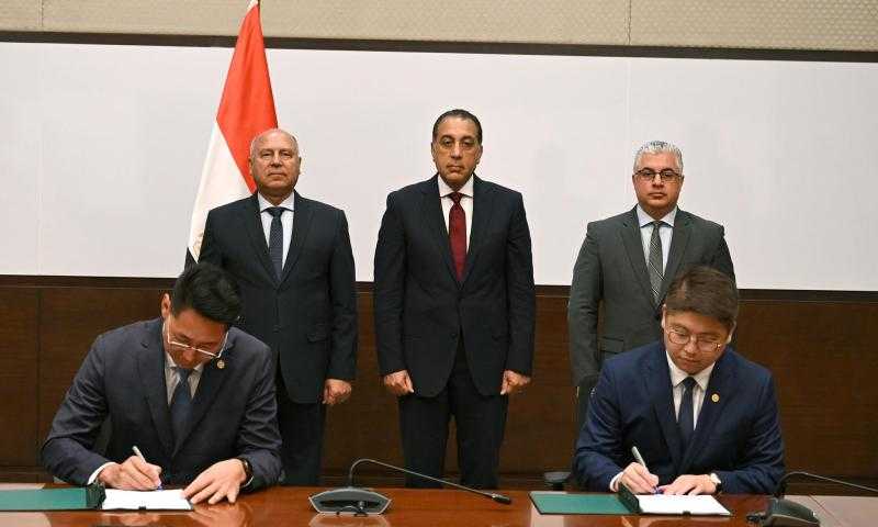 باستثمارات 200 مليون دولار.. شركة صينية تنشأ مجمع صناعي متكامل لصناعة مستلزمات الطاقة الشمسية