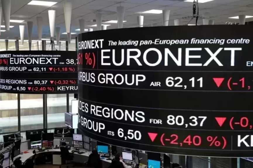 الأسهم الأوروبية تغلق مرتفعة بدعم من البنوك والشركات الصناعية