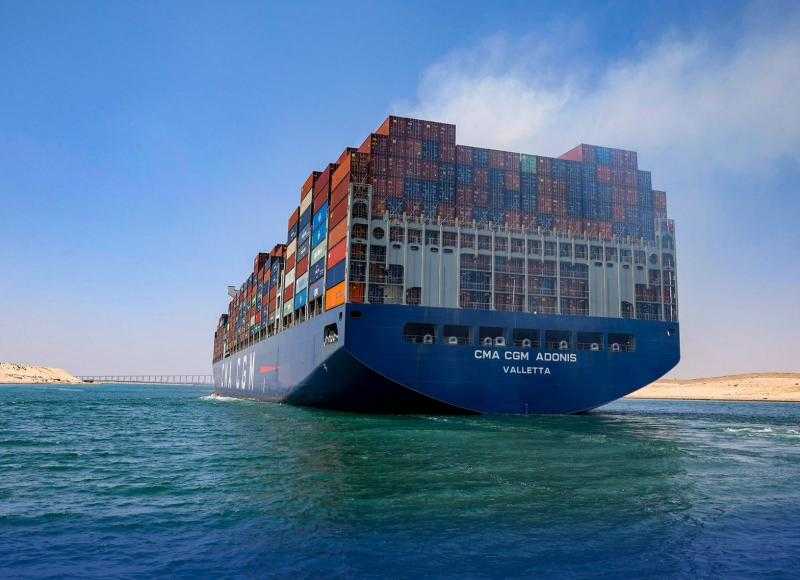 قناة السويس تشهد عبور سفينتين حاويات عملاقة تابعتين لـ ”CMA CGM”