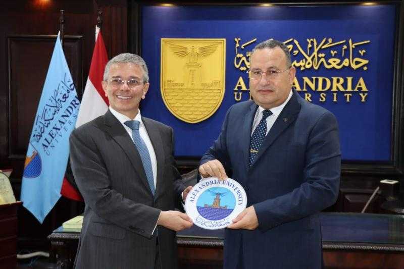 مصلحة الجمارك وجامعة الإسكندرية توقعان بروتوكول لتعزيز الاستثمار في التنمية البشرية