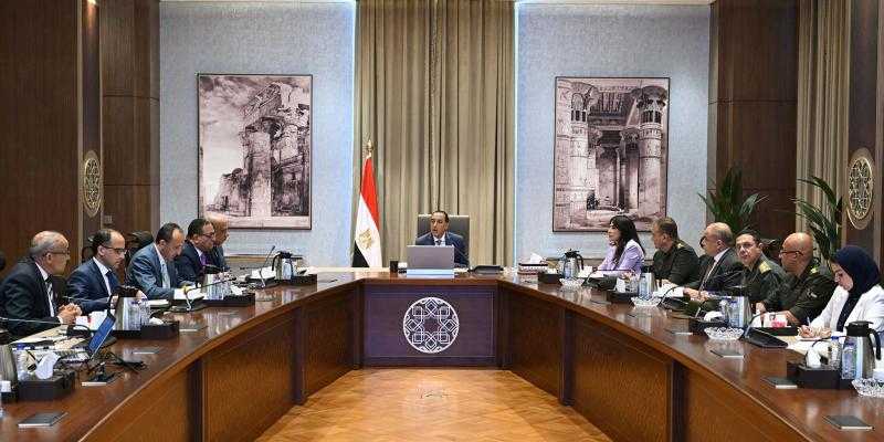 رئيس الوزراء يطلع على خطة ترشيد استهلاك الكهرباء بالحي الحكومي