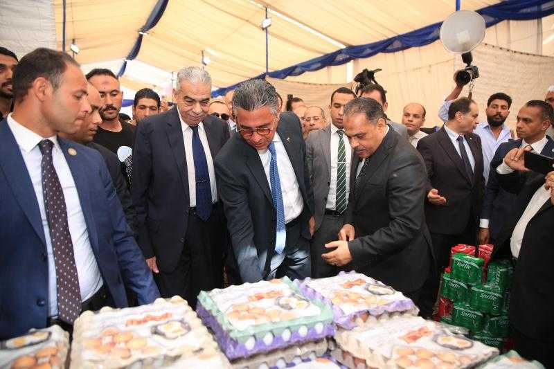 وزير التموين ومحافظ الشرقية يفتتحان سوق اليوم الواحد بالعاشر من رمضان