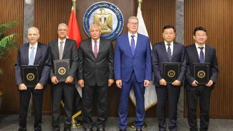 توقيع العقود النهائية لبدء تنفيذ مجمع إنتاج حامض الفسفوريك بالوادى الجديد
