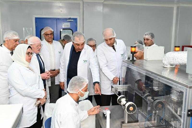وزير قطاع الأعمال العام يتفقد مصانع شركة النصر للكيماويات الدوائية بالقليوبية| صور