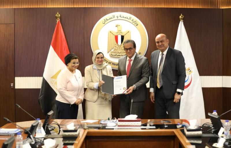وزير الصحة يسلم شهادات دبلوم إدارة الأعمال للرعاية الأولية