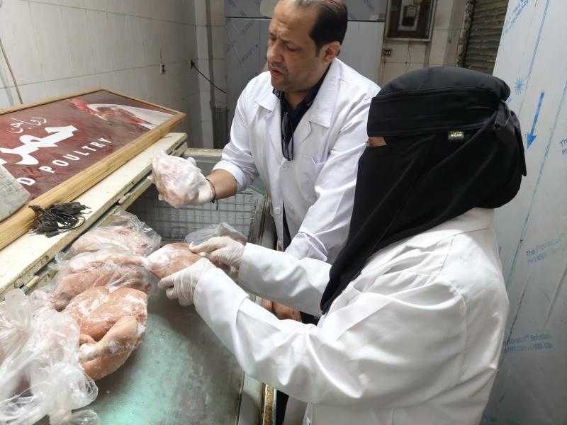 ”الخدمات البيطرية” تضبط 122 طنًا من اللحوم والدواجن والأسماك الفاسدة خلال يونيو