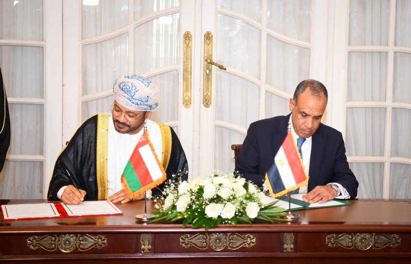وزير الخارجية: نتطلع إلى زيادة التبادل التجاري والاستثمارات المشتركة مع عمان