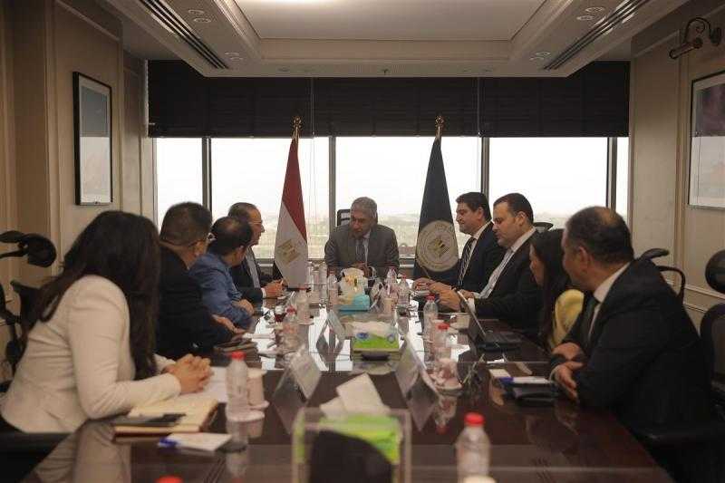 وزير السياحة يبحث سبل تطوير منتج السياحة النيلية فى مصر