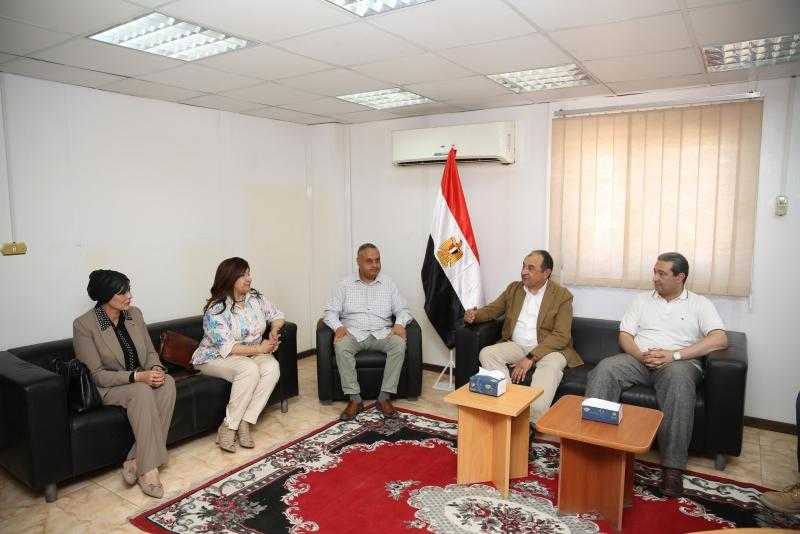 للمرة الأولى.. وزير قطاع الأعمال: إقامة مصانع لإنتاج أقمشة الجينز بـ”دمياط للغزل والنسيج”