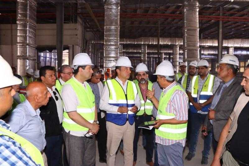 وزير قطاع الأعمال يتفقد أعمال تطوير مصانع ”دمياط للغزل والنسيج”| صور