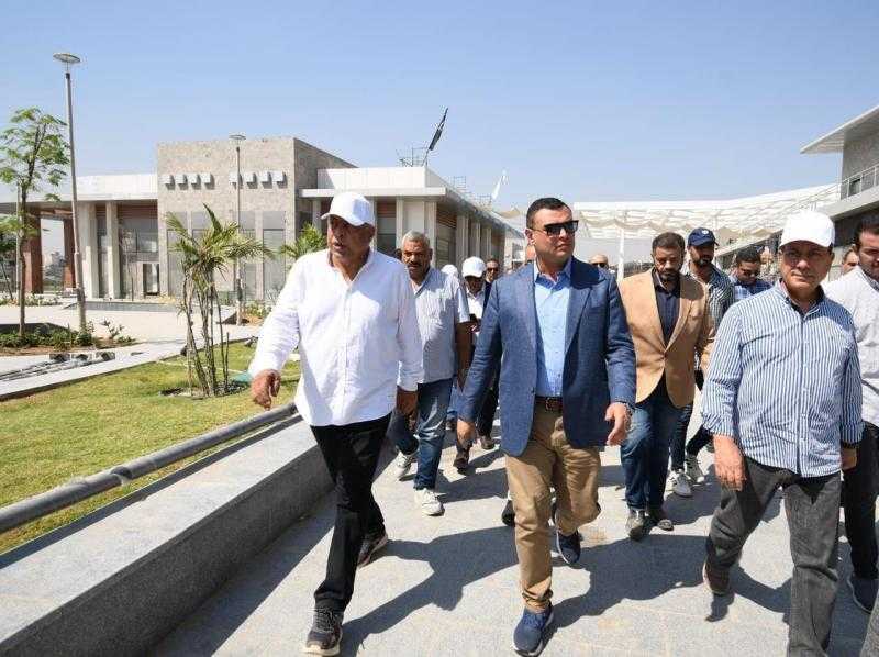 وزير الإسكان يتفقد المنطقة الاستثمارية ومشروع الأرينا بحدائق ”تلال الفسطاط”