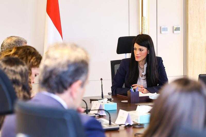 «المشاط» تتابع مع البنك الأوروبي خطوات الاستفادة من برنامج خفض الانبعاثات بقطاع الصناعة