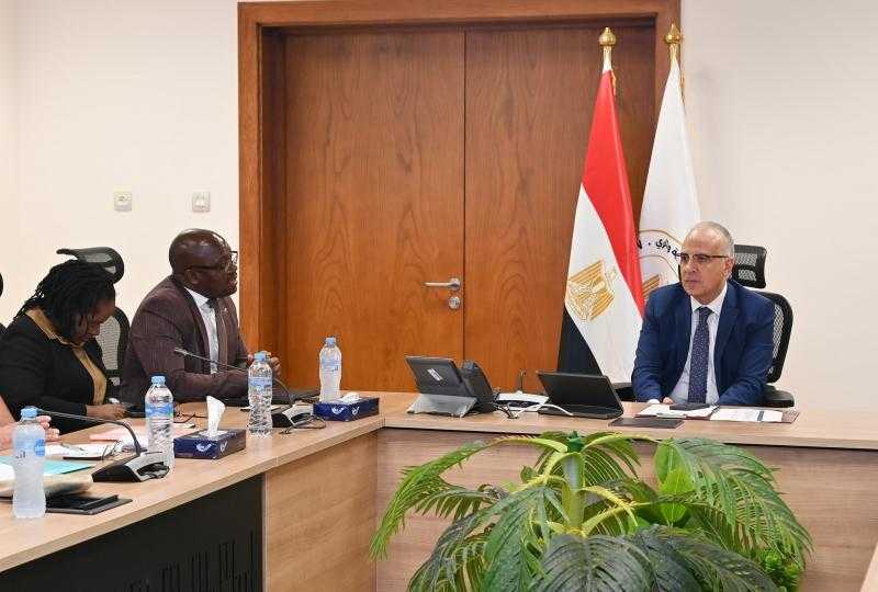 وزير الري يلتقى وفد لجنة الزراعة والبيئة بالبرلمان الناميبى