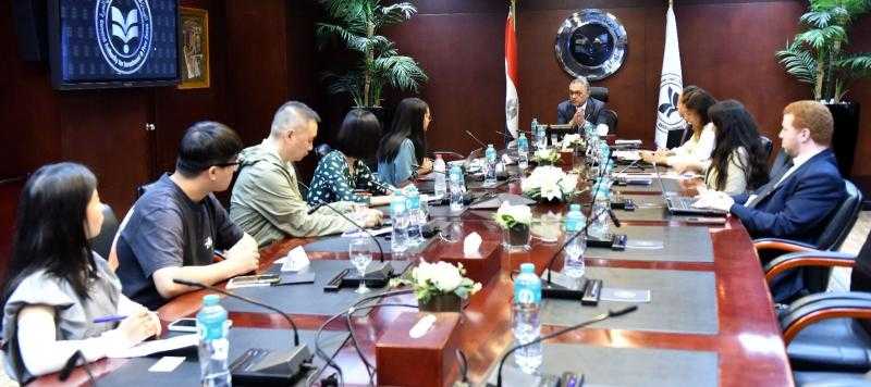 ”هيبة” يبحث مع وفد شركات صينية الفرص الاستثمارية بقطاع المنسوجات والملابس